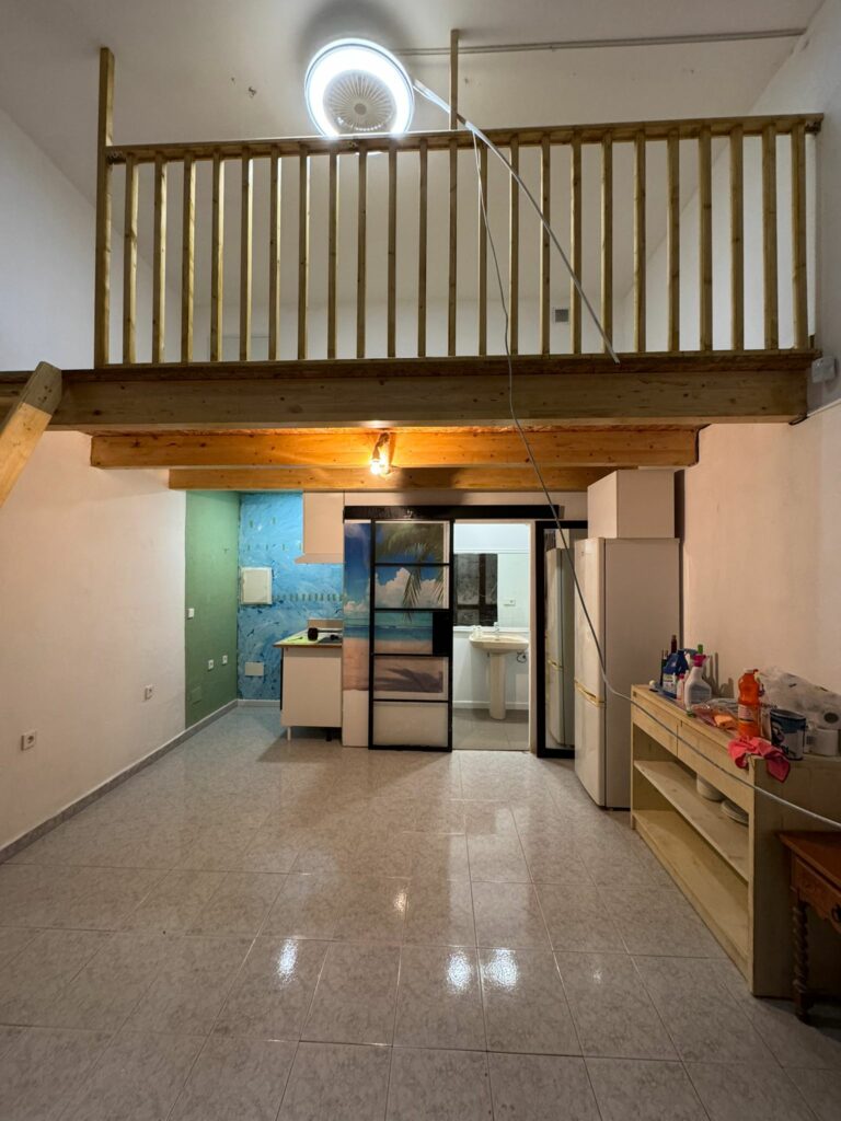 En primera linea de playa de Alcudia, reformado a estrenar.